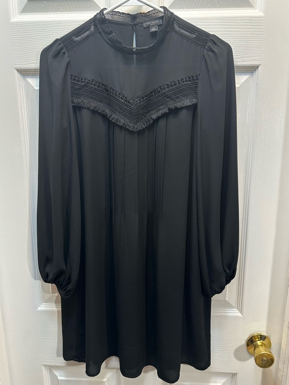 Ann Taylor Black Long-Sleeve Lace-Trim Shift Dress